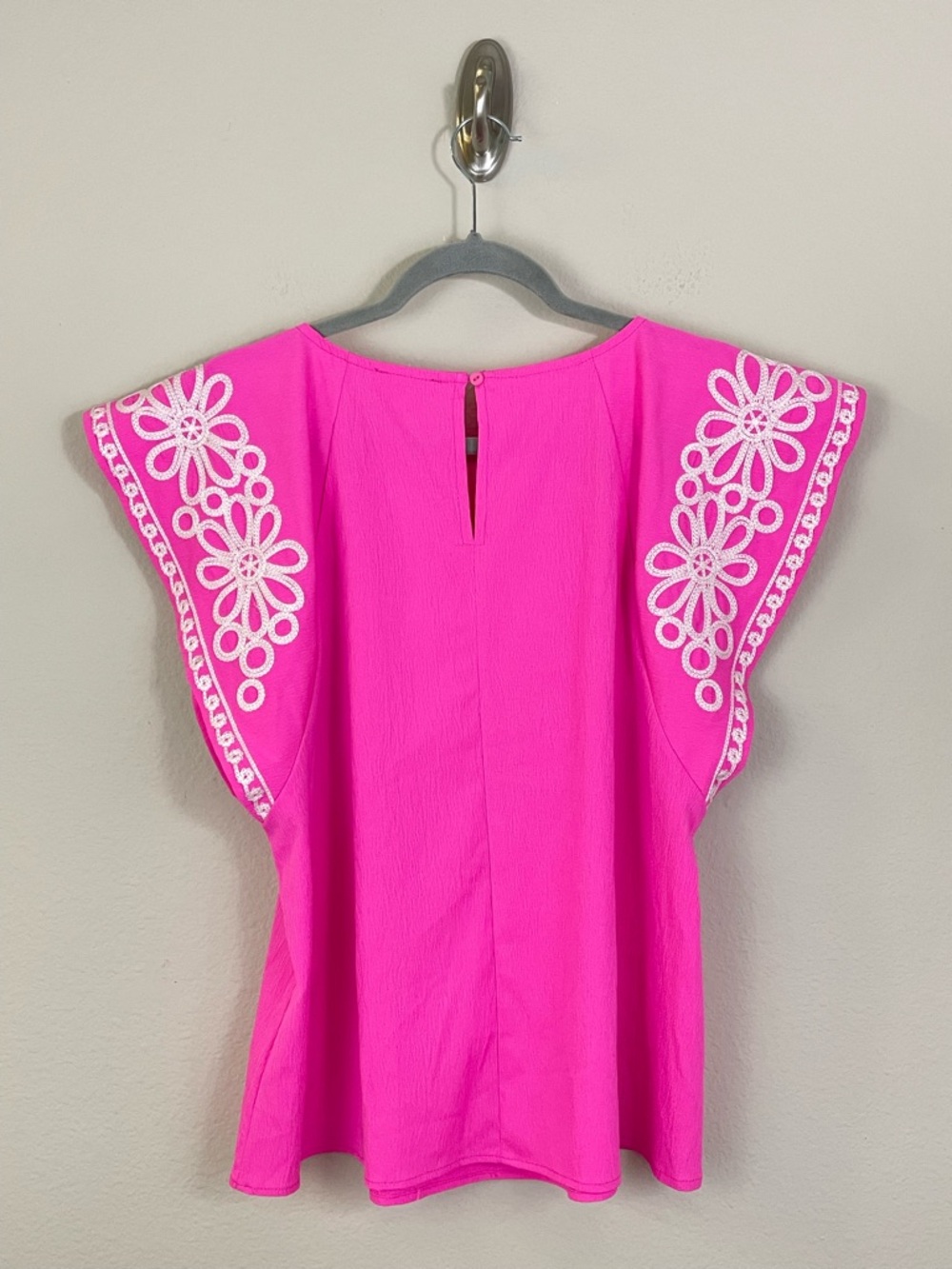 JODIFL Pink Floral Embroidered Flutter Sleeve Pleated Round Neck Top Size M - Picture 5 of 6